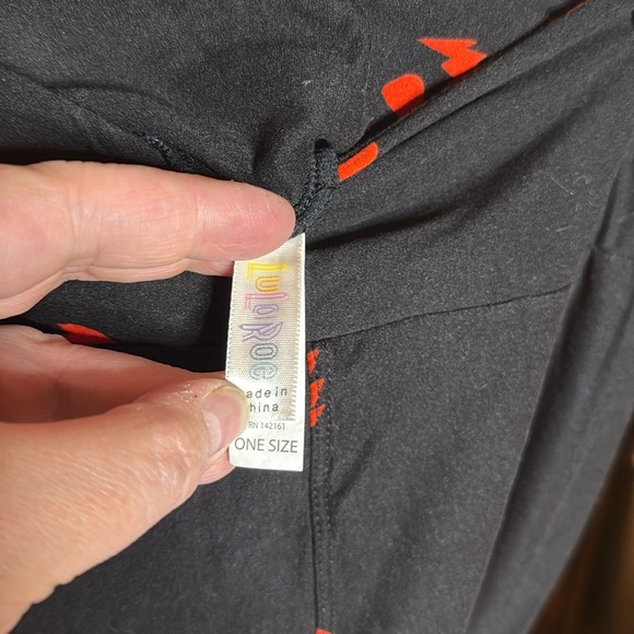 NWOT LuLaRoe Halloween Jack O’Lantern Smile Leggings Black Orange Size OS (2-10) - Picture 4 of 6